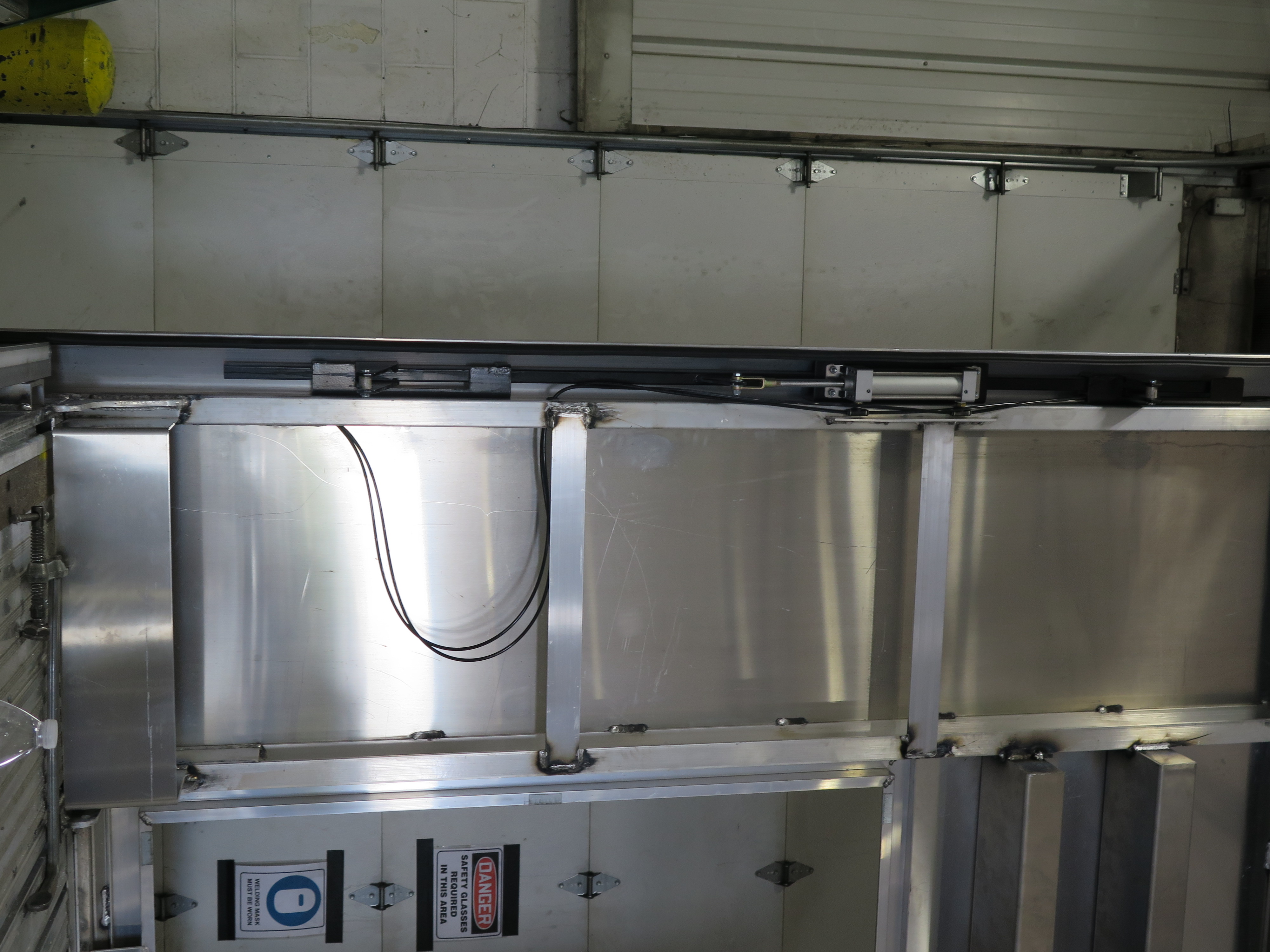 Headboard Air Lock
